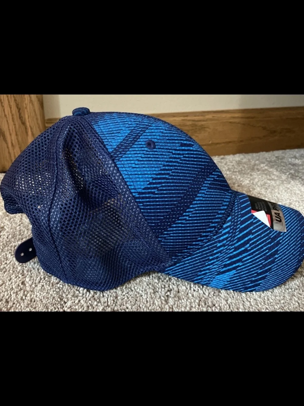 NWT Under Armour Men’s Blue Patterned Mesh Snap Back Cap